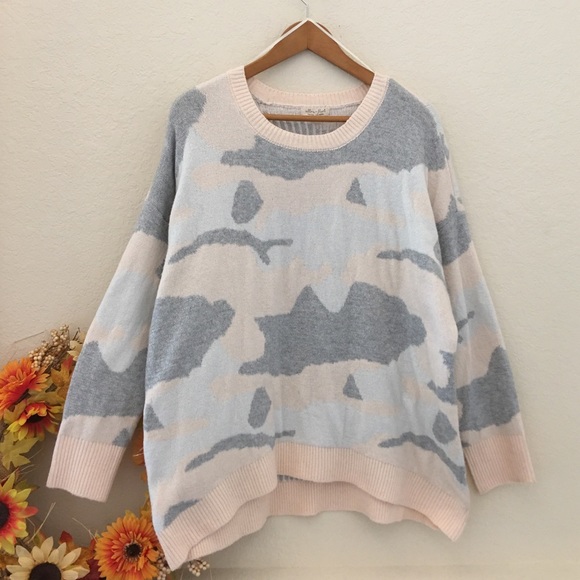 NWOT Camo print oversized sweaters - Picture 2 of 5